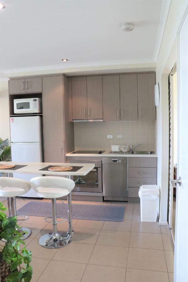 איירלי ביץ' Watersons At Airlie Central Apartments מראה חיצוני תמונה